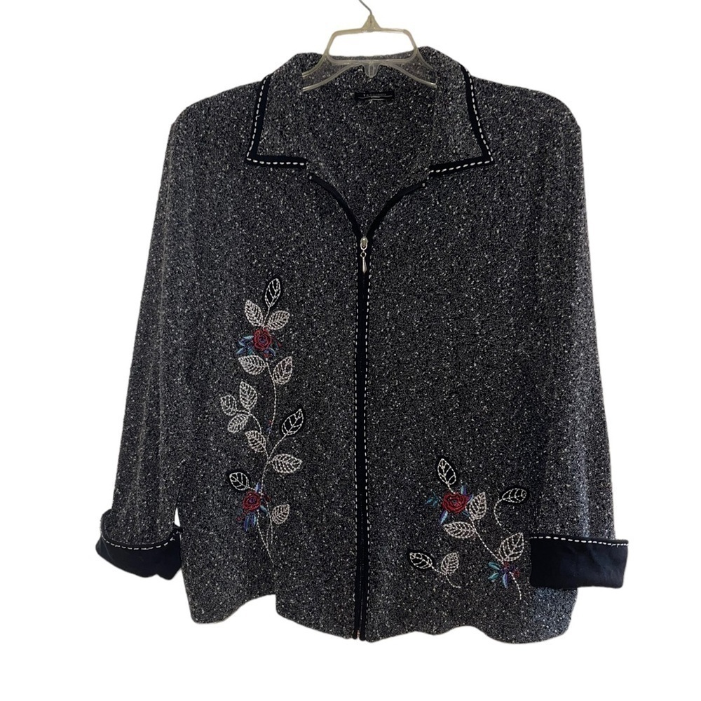 T & Company  Textured Zip Front Floral Embroidery accent Jacket. Size XL GUC